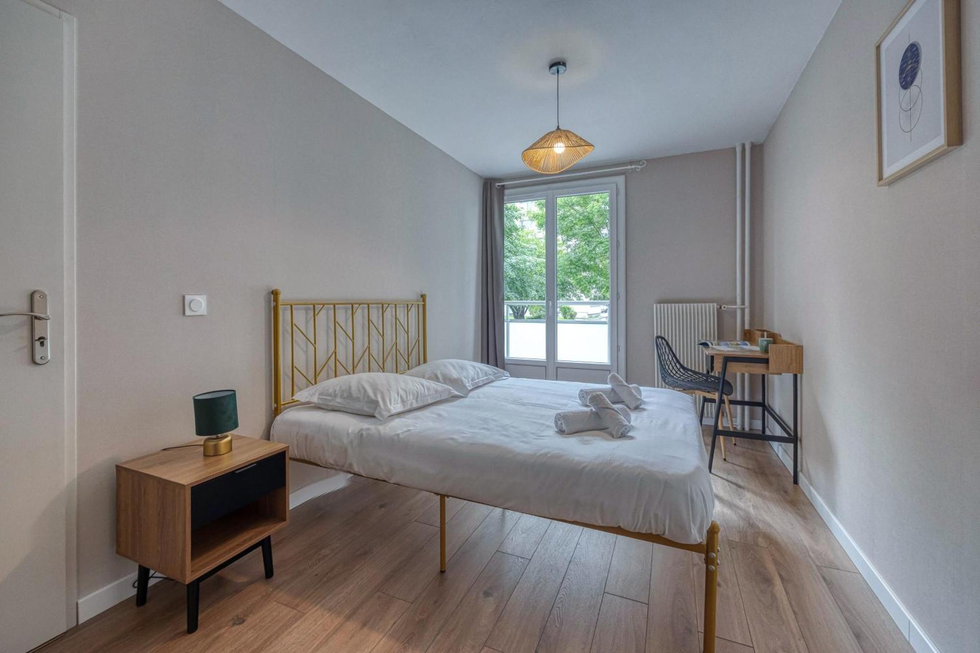Le Liberation - Hotel Lesdigueres - Rocade Grenoble Kültér fotó